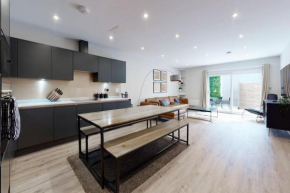 Stylish 2bed flat 10min to Wimbledon tennis courts